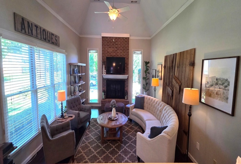 2840 ASPEN GLADE CV, Memphis, Tennessee 38016, 4 Bedroom Bedrooms, 7 Room Rooms,2.1 BathroomBathrooms,Residential,For Sale,ASPEN GLADE,0,10223101
