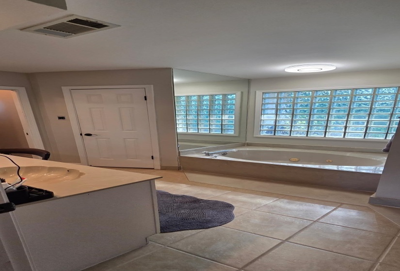 2840 ASPEN GLADE CV, Memphis, Tennessee 38016, 4 Bedroom Bedrooms, 7 Room Rooms,2.1 BathroomBathrooms,Residential,For Sale,ASPEN GLADE,0,10223101