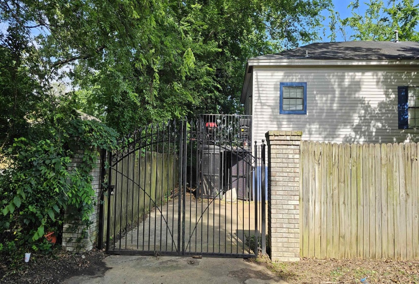 269 LOONEY AVE, Memphis, Tennessee 38107, 2 Bedrooms Bedrooms, 5 Rooms Rooms,2 BathroomsBathrooms,Residential,For Sale,LOONEY,10223110