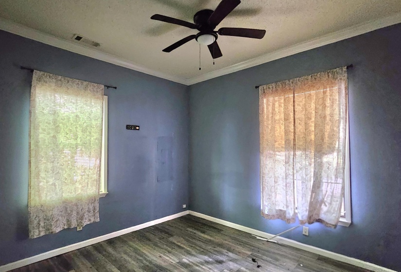 269 LOONEY AVE, Memphis, Tennessee 38107, 2 Bedrooms Bedrooms, 5 Rooms Rooms,2 BathroomsBathrooms,Residential,For Sale,LOONEY,10223110