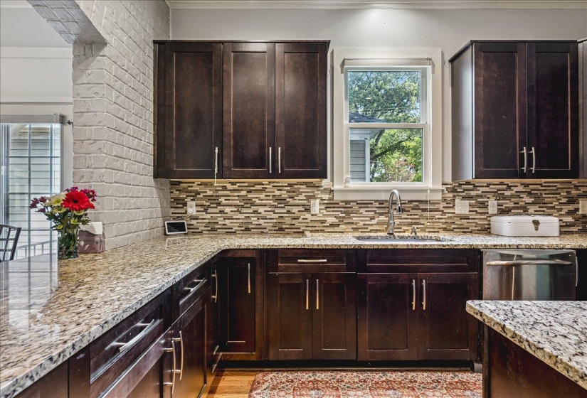 320 WATKINS ST, Memphis, Tennessee 38104, 3 Bedrooms Bedrooms, 9 Rooms Rooms,3 BathroomsBathrooms,Residential,For Sale,WATKINS,10223115