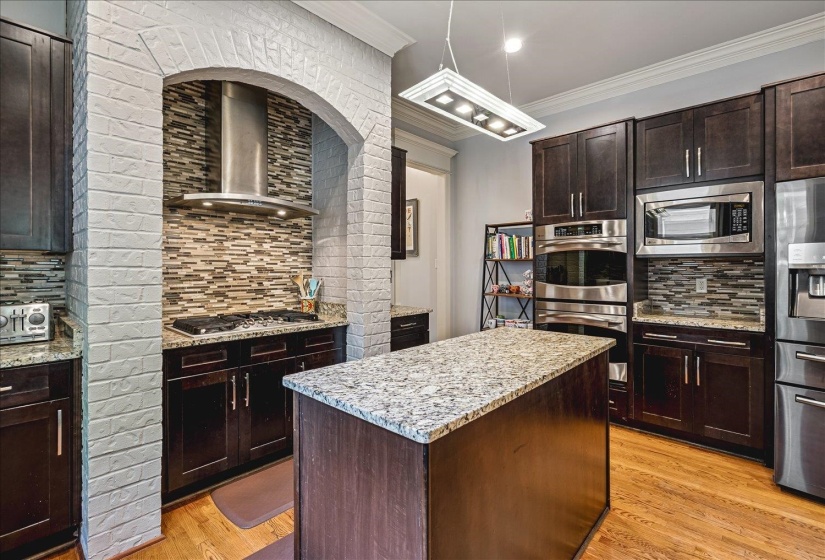320 WATKINS ST, Memphis, Tennessee 38104, 3 Bedrooms Bedrooms, 9 Rooms Rooms,3 BathroomsBathrooms,Residential,For Sale,WATKINS,10223115