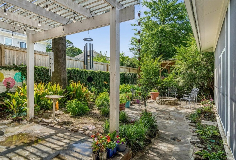 320 WATKINS ST, Memphis, Tennessee 38104, 3 Bedrooms Bedrooms, 9 Rooms Rooms,3 BathroomsBathrooms,Residential,For Sale,WATKINS,10223115