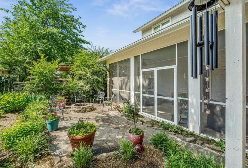 320 WATKINS ST, Memphis, Tennessee 38104, 3 Bedrooms Bedrooms, 9 Rooms Rooms,3 BathroomsBathrooms,Residential,For Sale,WATKINS,10223115