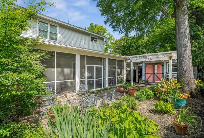 320 WATKINS ST, Memphis, Tennessee 38104, 3 Bedrooms Bedrooms, 9 Rooms Rooms,3 BathroomsBathrooms,Residential,For Sale,WATKINS,10223115