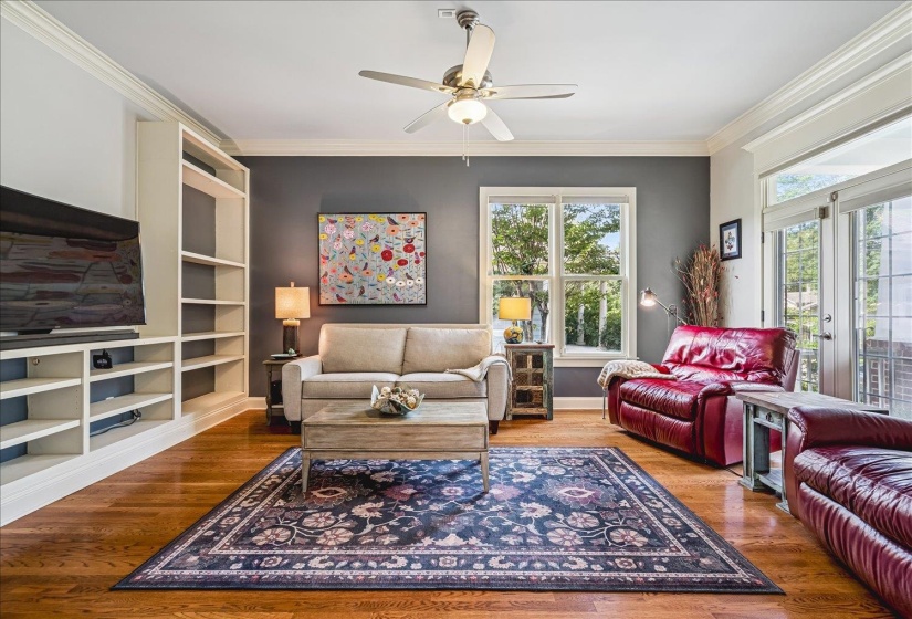 320 WATKINS ST, Memphis, Tennessee 38104, 3 Bedrooms Bedrooms, 9 Rooms Rooms,3 BathroomsBathrooms,Residential,For Sale,WATKINS,10223115