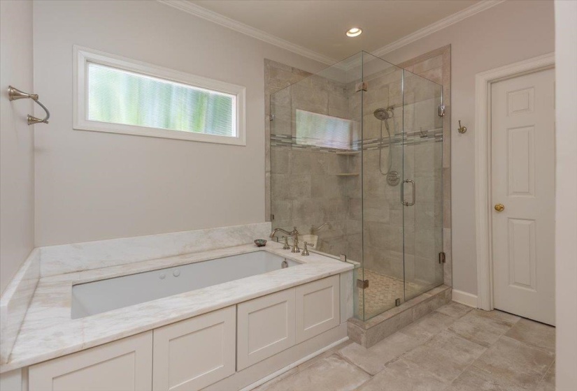 2062 JOHNSON RD, Germantown, Tennessee 38139, 4 Bedroom Bedrooms, 10 Room Rooms,4 BathroomBathrooms,Residential,For Sale,JOHNSON,0,10223127
