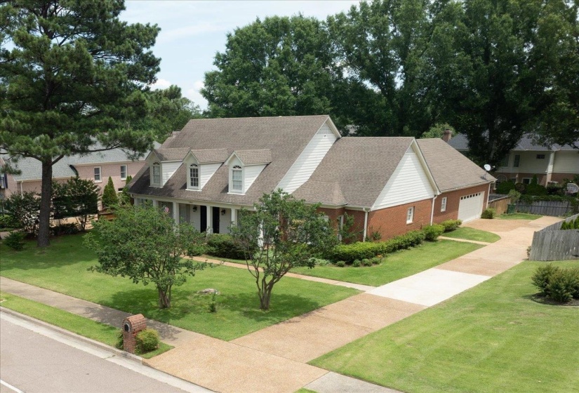 2062 JOHNSON RD, Germantown, Tennessee 38139, 4 Bedroom Bedrooms, 10 Room Rooms,4 BathroomBathrooms,Residential,For Sale,JOHNSON,0,10223127