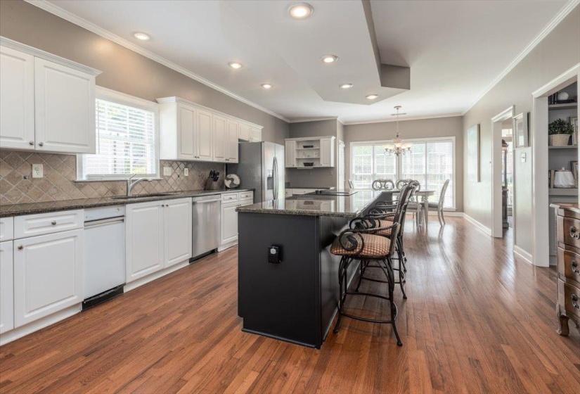 2062 JOHNSON RD, Germantown, Tennessee 38139, 4 Bedroom Bedrooms, 10 Room Rooms,4 BathroomBathrooms,Residential,For Sale,JOHNSON,0,10223127