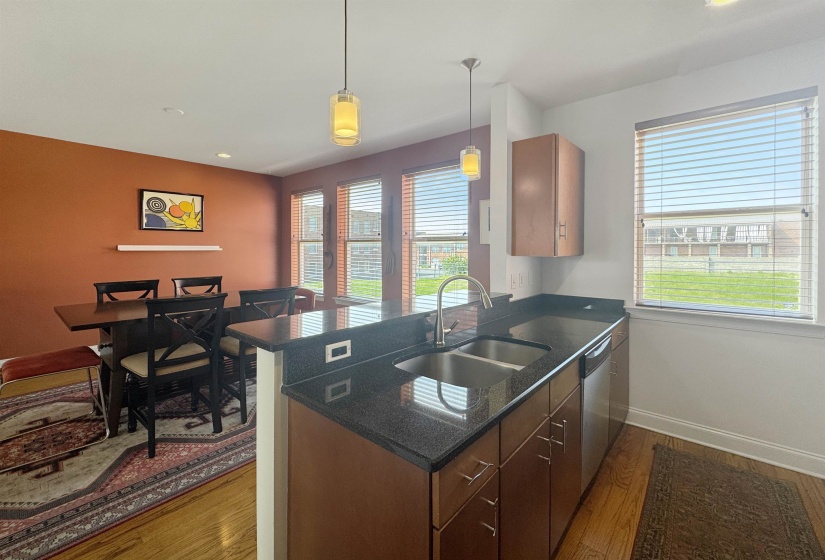 49 VANCE AVE, Memphis, Tennessee 38103, 2 Bedroom Bedrooms, 6 Room Rooms,2.1 BathroomBathrooms,Residential,For Sale,VANCE,0,10223128