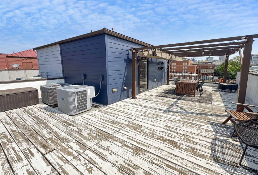 49 VANCE AVE, Memphis, Tennessee 38103, 2 Bedroom Bedrooms, 6 Room Rooms,2.1 BathroomBathrooms,Residential,For Sale,VANCE,0,10223128