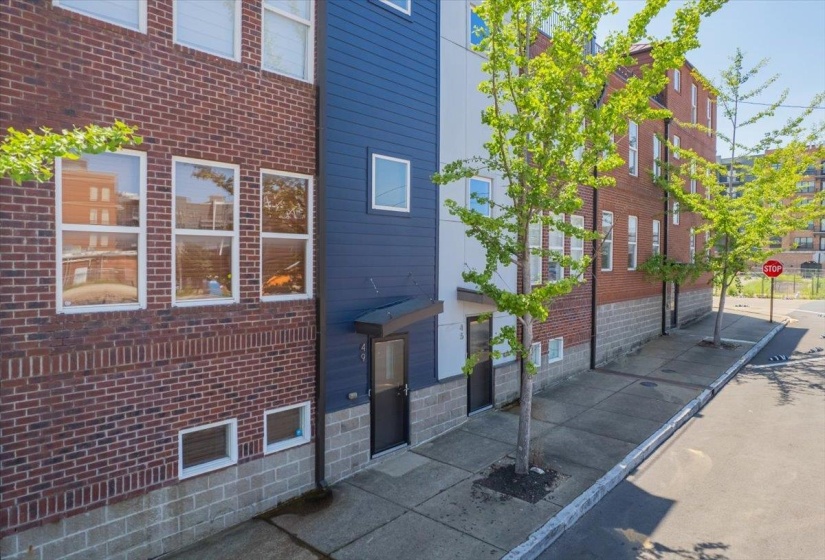 49 VANCE AVE, Memphis, Tennessee 38103, 2 Bedroom Bedrooms, 6 Room Rooms,2.1 BathroomBathrooms,Residential,For Sale,VANCE,0,10223128