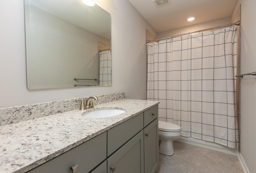 190 LAUREL GLEN DR, Oakland, Tennessee 38060, 4 Bedrooms Bedrooms, 8 Rooms Rooms,3 BathroomsBathrooms,Residential,For Sale,LAUREL GLEN,10223153