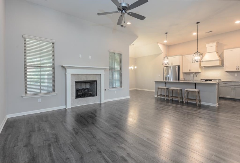 190 LAUREL GLEN DR, Oakland, Tennessee 38060, 4 Bedrooms Bedrooms, 8 Rooms Rooms,3 BathroomsBathrooms,Residential,For Sale,LAUREL GLEN,10223153