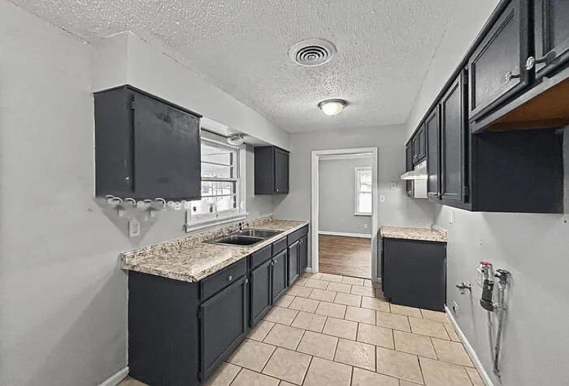 1758 WOODBURN DR, Memphis, Tennessee 38127, 3 Bedrooms Bedrooms, 6 Rooms Rooms,1.1 BathroomsBathrooms,Residential,For Sale,WOODBURN,10223157