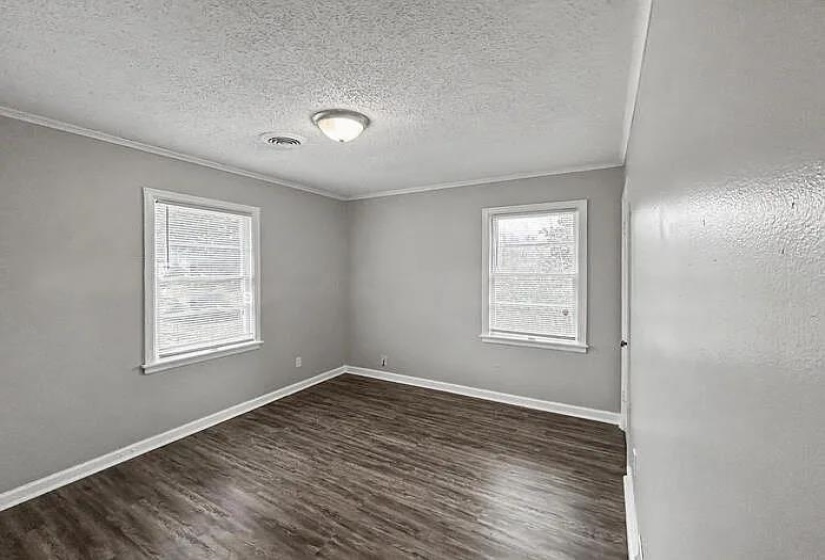1758 WOODBURN DR, Memphis, Tennessee 38127, 3 Bedrooms Bedrooms, 6 Rooms Rooms,1.1 BathroomsBathrooms,Residential,For Sale,WOODBURN,10223157