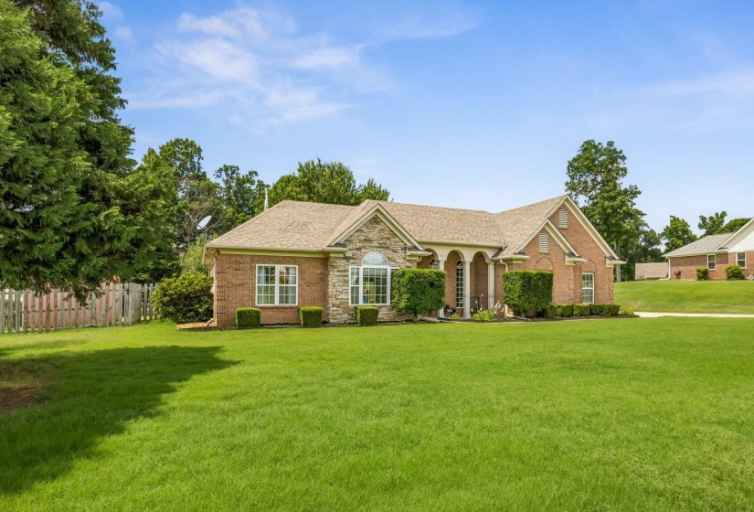 202 WALKER PKY, Atoka, Tennessee 38004, 3 Bedroom Bedrooms, 7 Room Rooms,2.1 BathroomBathrooms,Residential,For Sale,WALKER,0,10223162