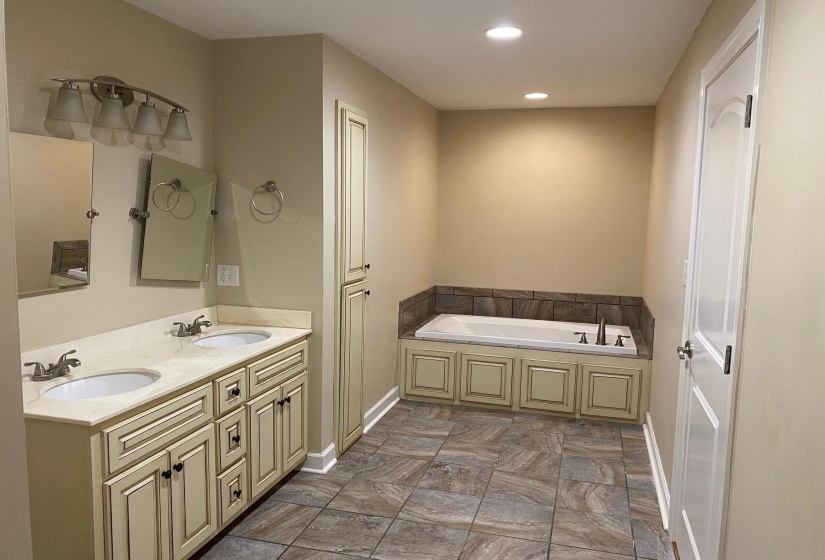 90 WATSON ST, Savannah, Tennessee 38372, 3 Bedroom Bedrooms, 6 Room Rooms,2 BathroomBathrooms,Residential,For Sale,WATSON,0,10223172