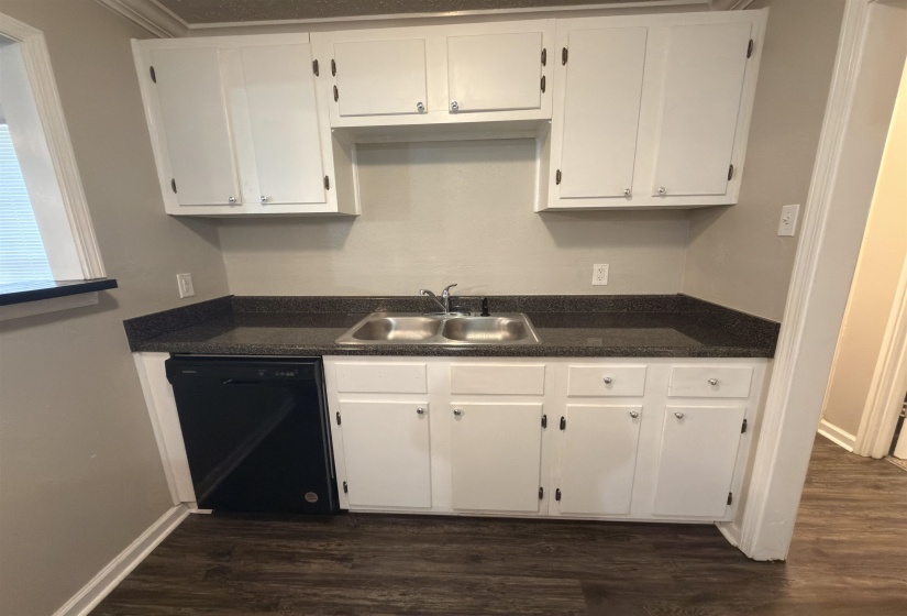 1706 CAPRI RD, Memphis, Tennessee 38117, 3 Bedrooms Bedrooms, 7 Rooms Rooms,2 BathroomsBathrooms,Residential,For Sale,CAPRI,10223175