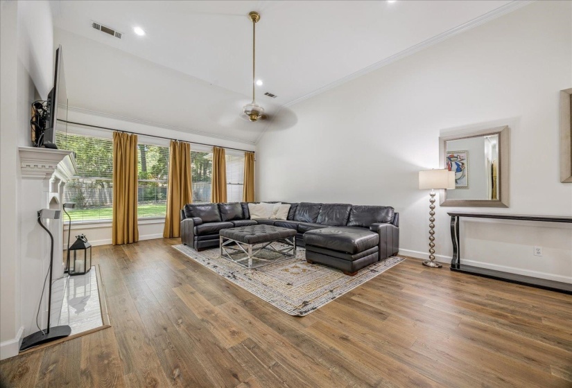 8916 CEDAR MILLS CV, Memphis, Tennessee 38016, 4 Bedrooms Bedrooms, 9 Rooms Rooms,3 BathroomsBathrooms,Residential,For Sale,CEDAR MILLS,10223191