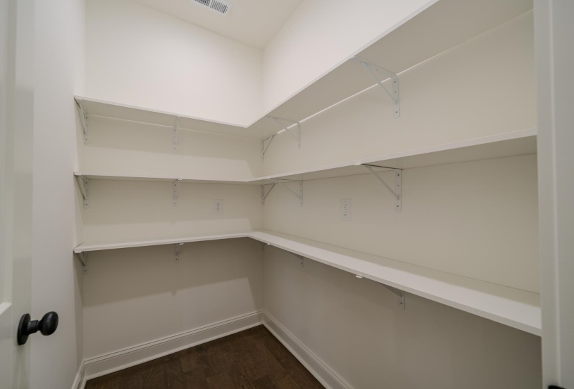130 BELVEDERE CIR, Savannah, Tennessee 38372, 4 Bedrooms Bedrooms, 8 Rooms Rooms,2 BathroomsBathrooms,Residential,For Sale,BELVEDERE,10210064