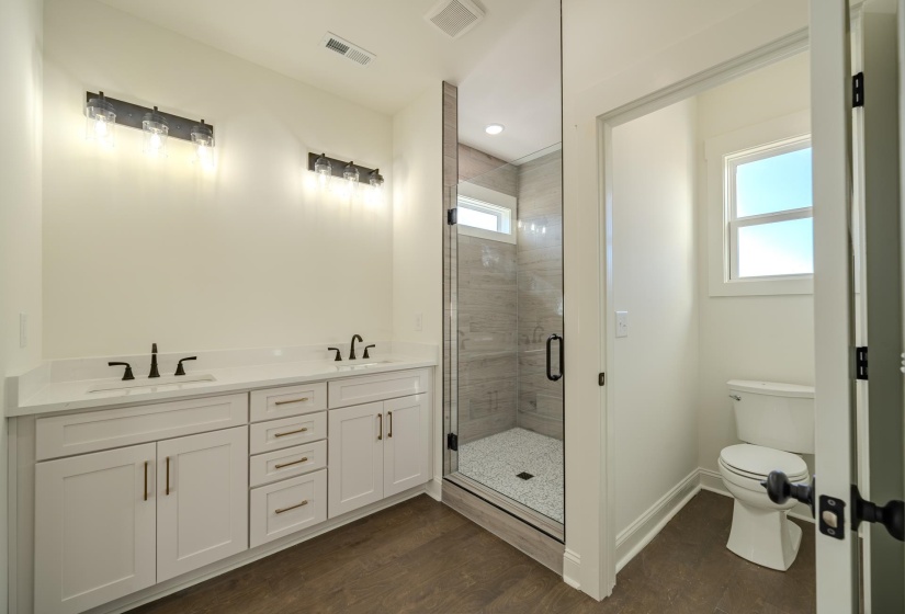 130 BELVEDERE CIR, Savannah, Tennessee 38372, 4 Bedrooms Bedrooms, 8 Rooms Rooms,2 BathroomsBathrooms,Residential,For Sale,BELVEDERE,10210064