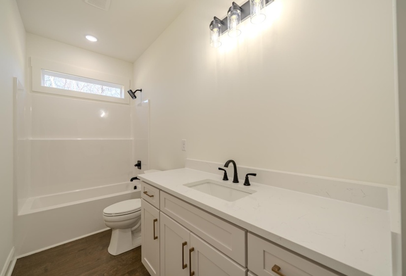 130 BELVEDERE CIR, Savannah, Tennessee 38372, 4 Bedrooms Bedrooms, 8 Rooms Rooms,2 BathroomsBathrooms,Residential,For Sale,BELVEDERE,10210064