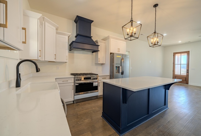 130 BELVEDERE CIR, Savannah, Tennessee 38372, 4 Bedrooms Bedrooms, 8 Rooms Rooms,2 BathroomsBathrooms,Residential,For Sale,BELVEDERE,10210064