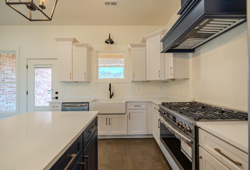 130 BELVEDERE CIR, Savannah, Tennessee 38372, 4 Bedrooms Bedrooms, 8 Rooms Rooms,2 BathroomsBathrooms,Residential,For Sale,BELVEDERE,10210064