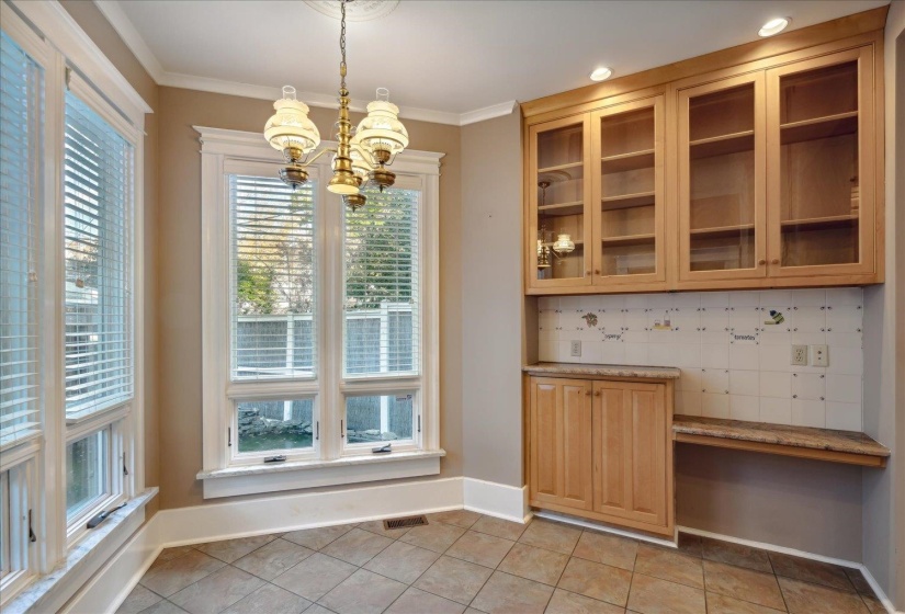 1630 CARR AVE, Memphis, Tennessee 38104, 4 Bedroom Bedrooms, 11 Room Rooms,2.1 BathroomBathrooms,Residential,For Sale,CARR,0,10223217