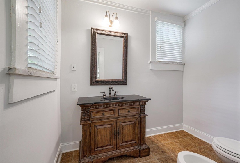 1630 CARR AVE, Memphis, Tennessee 38104, 4 Bedroom Bedrooms, 11 Room Rooms,2.1 BathroomBathrooms,Residential,For Sale,CARR,0,10223217