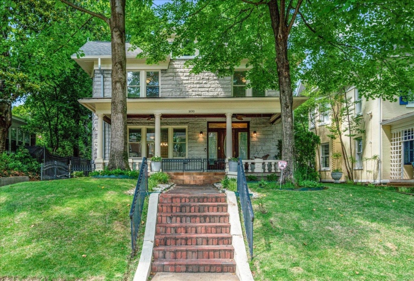 1630 CARR AVE, Memphis, Tennessee 38104, 4 Bedroom Bedrooms, 11 Room Rooms,2.1 BathroomBathrooms,Residential,For Sale,CARR,0,10223217