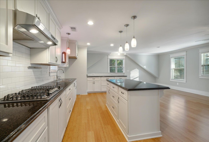 1630 CARR AVE, Memphis, Tennessee 38104, 4 Bedroom Bedrooms, 11 Room Rooms,2.1 BathroomBathrooms,Residential,For Sale,CARR,0,10223217
