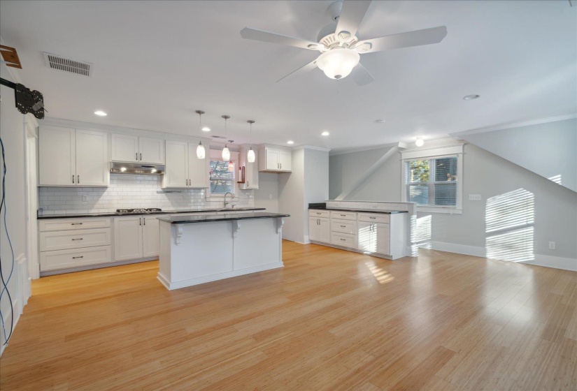 1630 CARR AVE, Memphis, Tennessee 38104, 4 Bedroom Bedrooms, 11 Room Rooms,2.1 BathroomBathrooms,Residential,For Sale,CARR,0,10223217