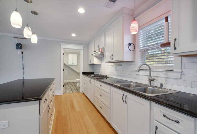 1630 CARR AVE, Memphis, Tennessee 38104, 4 Bedroom Bedrooms, 11 Room Rooms,2.1 BathroomBathrooms,Residential,For Sale,CARR,0,10223217