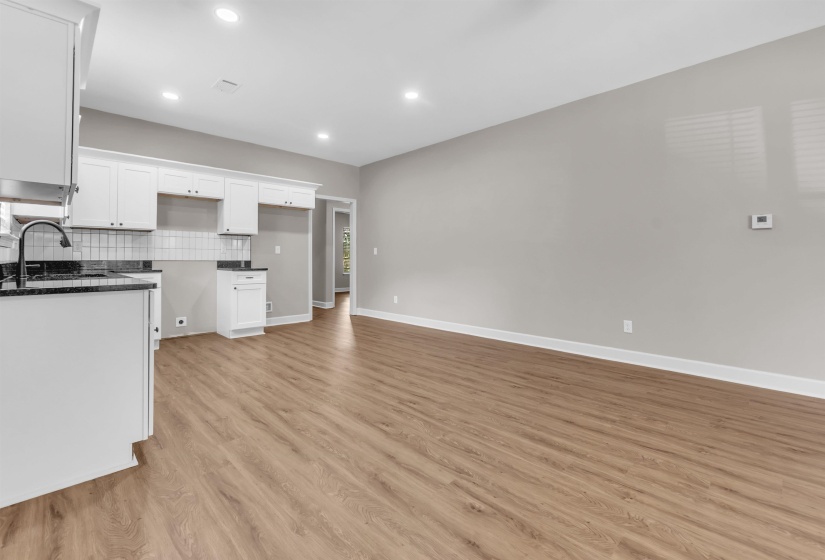 3721 HUNTINGDON LN, Memphis, Tennessee 38111, 4 Bedroom Bedrooms, 5 Room Rooms,2 BathroomBathrooms,Residential,For Sale,HUNTINGDON,0,10223218