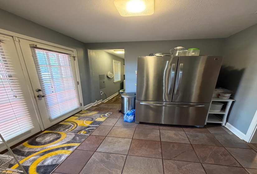 Tile flooring with a multi-tone finish