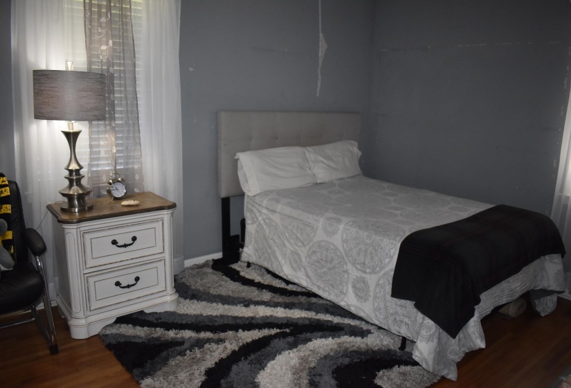 Wood-finish flooring with a neutral wall color