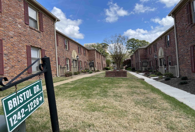 1228 BRISTOL DR, Memphis, Tennessee 38119, 2 Bedroom Bedrooms, 5 Room Rooms,1.1 BathroomBathrooms,Residential,For Sale,BRISTOL,0,10223231