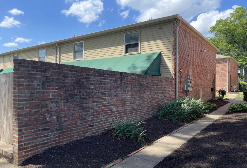 1228 BRISTOL DR, Memphis, Tennessee 38119, 2 Bedroom Bedrooms, 5 Room Rooms,1.1 BathroomBathrooms,Residential,For Sale,BRISTOL,0,10223231