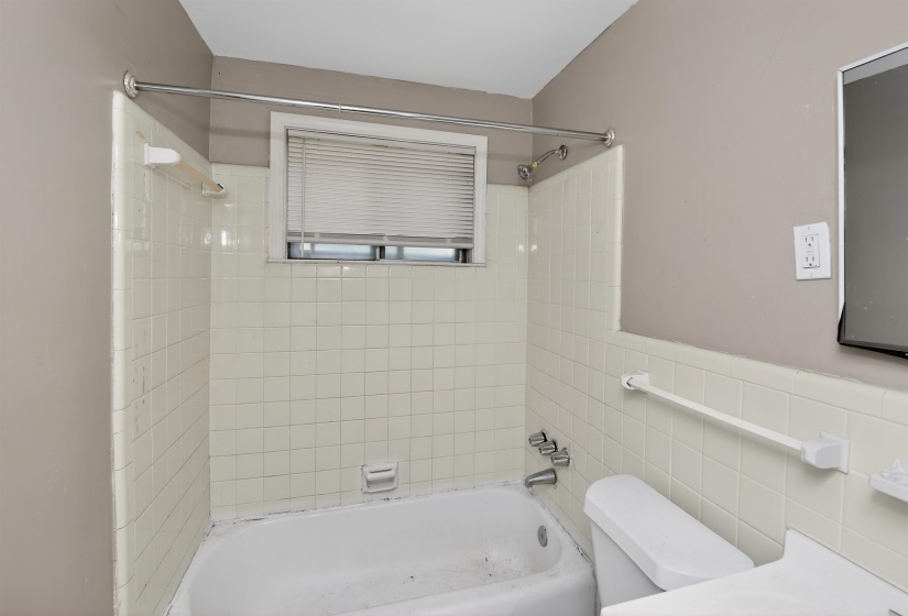3958 BISHOPS BRIDGE RD, Memphis, Tennessee 38118, 4 Bedroom Bedrooms, 6 Room Rooms,2 BathroomBathrooms,Residential,For Sale,BISHOPS BRIDGE,0,10223232