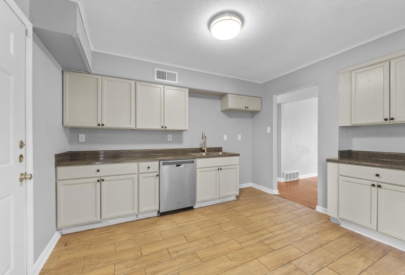 184 MYSEN DR, Memphis, Tennessee 38018, 4 Bedrooms Bedrooms, 7 Rooms Rooms,2 BathroomsBathrooms,Residential,For Sale,MYSEN,10223238