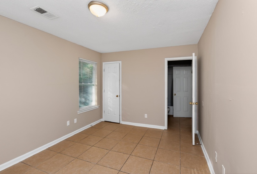 4677 CHRISTYSHIRE DR, Memphis, Tennessee 38128, 3 Bedrooms Bedrooms, 7 Rooms Rooms,2 BathroomsBathrooms,Residential,For Sale,CHRISTYSHIRE,10223240