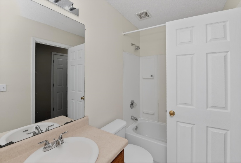 4677 CHRISTYSHIRE DR, Memphis, Tennessee 38128, 3 Bedrooms Bedrooms, 7 Rooms Rooms,2 BathroomsBathrooms,Residential,For Sale,CHRISTYSHIRE,10223240