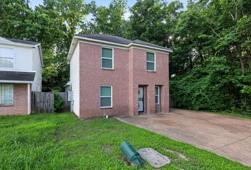 4677 CHRISTYSHIRE DR, Memphis, Tennessee 38128, 3 Bedrooms Bedrooms, 7 Rooms Rooms,2 BathroomsBathrooms,Residential,For Sale,CHRISTYSHIRE,10223240