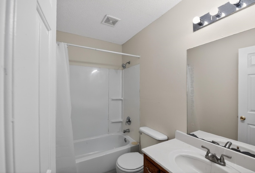 4677 CHRISTYSHIRE DR, Memphis, Tennessee 38128, 3 Bedrooms Bedrooms, 7 Rooms Rooms,2 BathroomsBathrooms,Residential,For Sale,CHRISTYSHIRE,10223240