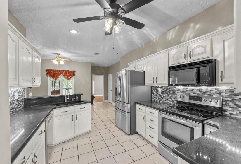 794 WILLIAMSBURG DR, Atoka, Tennessee 38004, 5 Bedrooms Bedrooms, 11 Rooms Rooms,3 BathroomsBathrooms,Residential,For Sale,WILLIAMSBURG,10223256