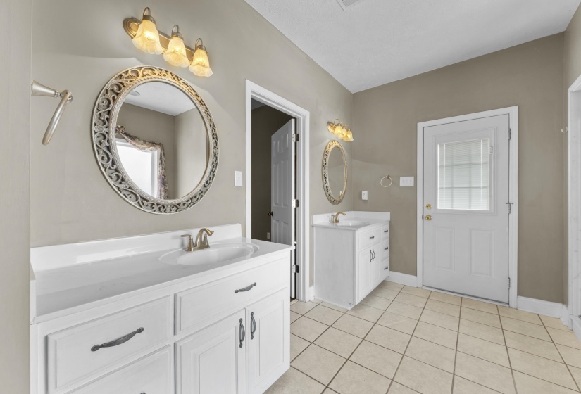 794 WILLIAMSBURG DR, Atoka, Tennessee 38004, 5 Bedrooms Bedrooms, 11 Rooms Rooms,3 BathroomsBathrooms,Residential,For Sale,WILLIAMSBURG,10223256
