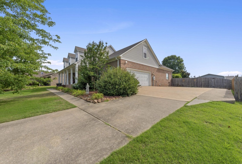794 WILLIAMSBURG DR, Atoka, Tennessee 38004, 5 Bedrooms Bedrooms, 11 Rooms Rooms,3 BathroomsBathrooms,Residential,For Sale,WILLIAMSBURG,10223256