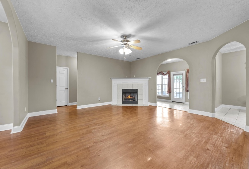 794 WILLIAMSBURG DR, Atoka, Tennessee 38004, 5 Bedrooms Bedrooms, 11 Rooms Rooms,3 BathroomsBathrooms,Residential,For Sale,WILLIAMSBURG,10223256